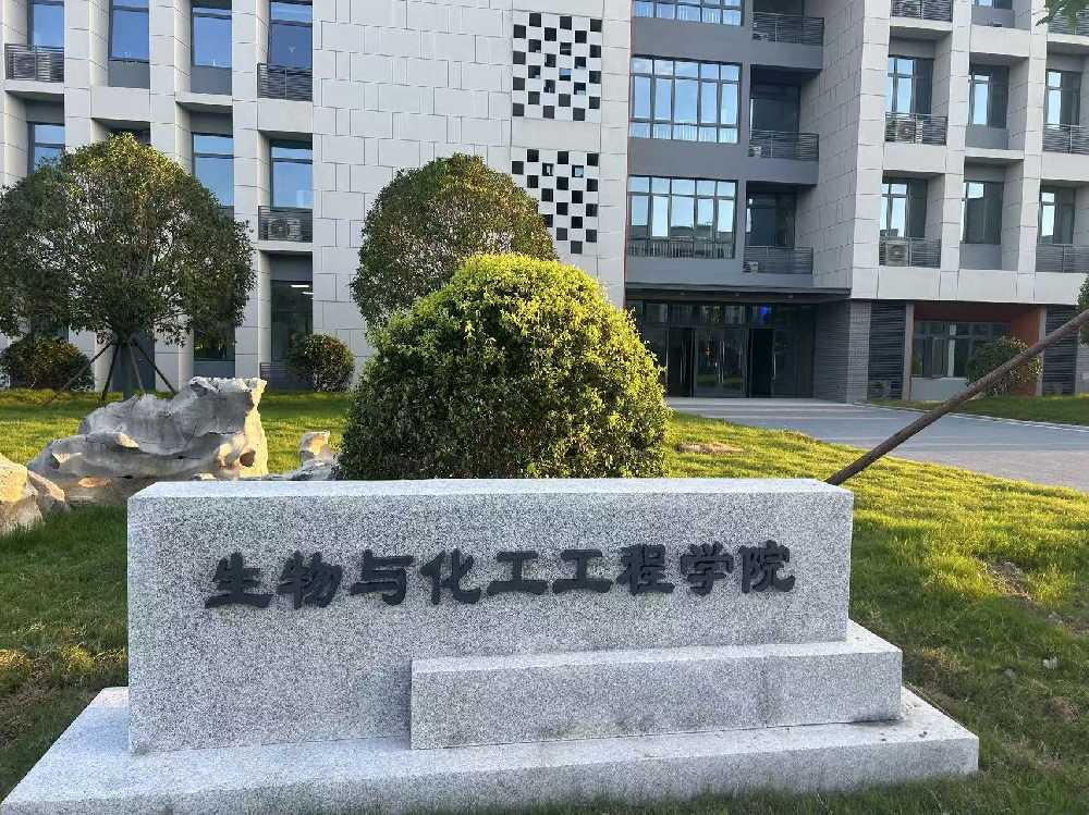 浚县扬州职业大学体育场高杆灯项目